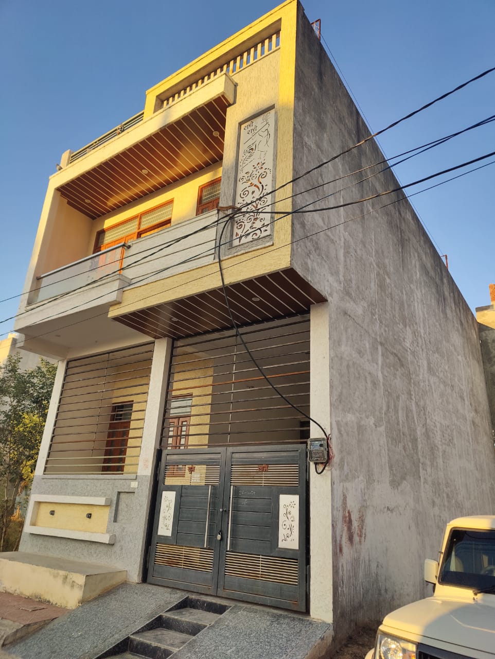 100 Gaj Duplux house for Sale